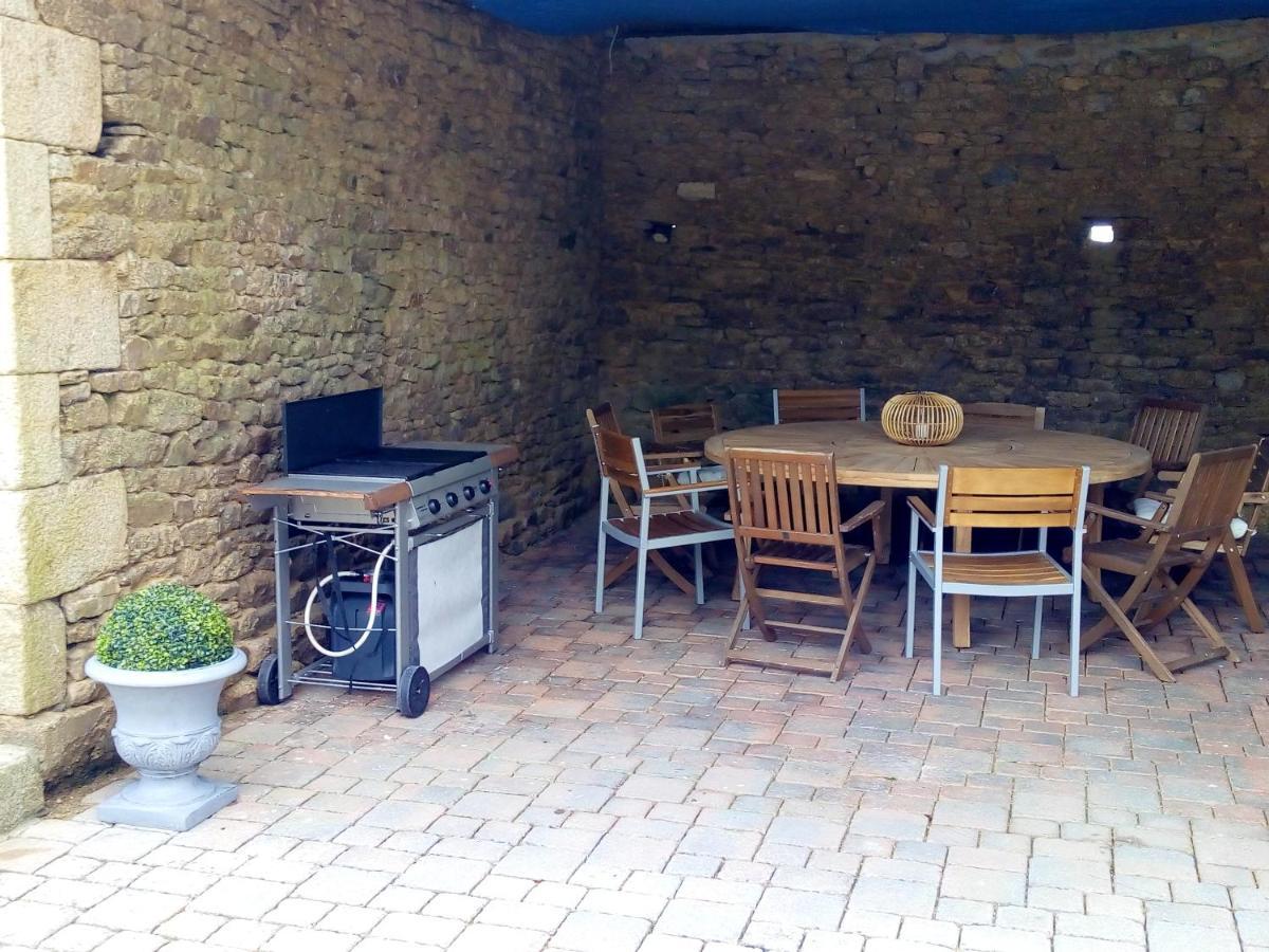 Maison Spacieuse A Plougonven Avec Jacuzzi Et Jardin Luaran gambar