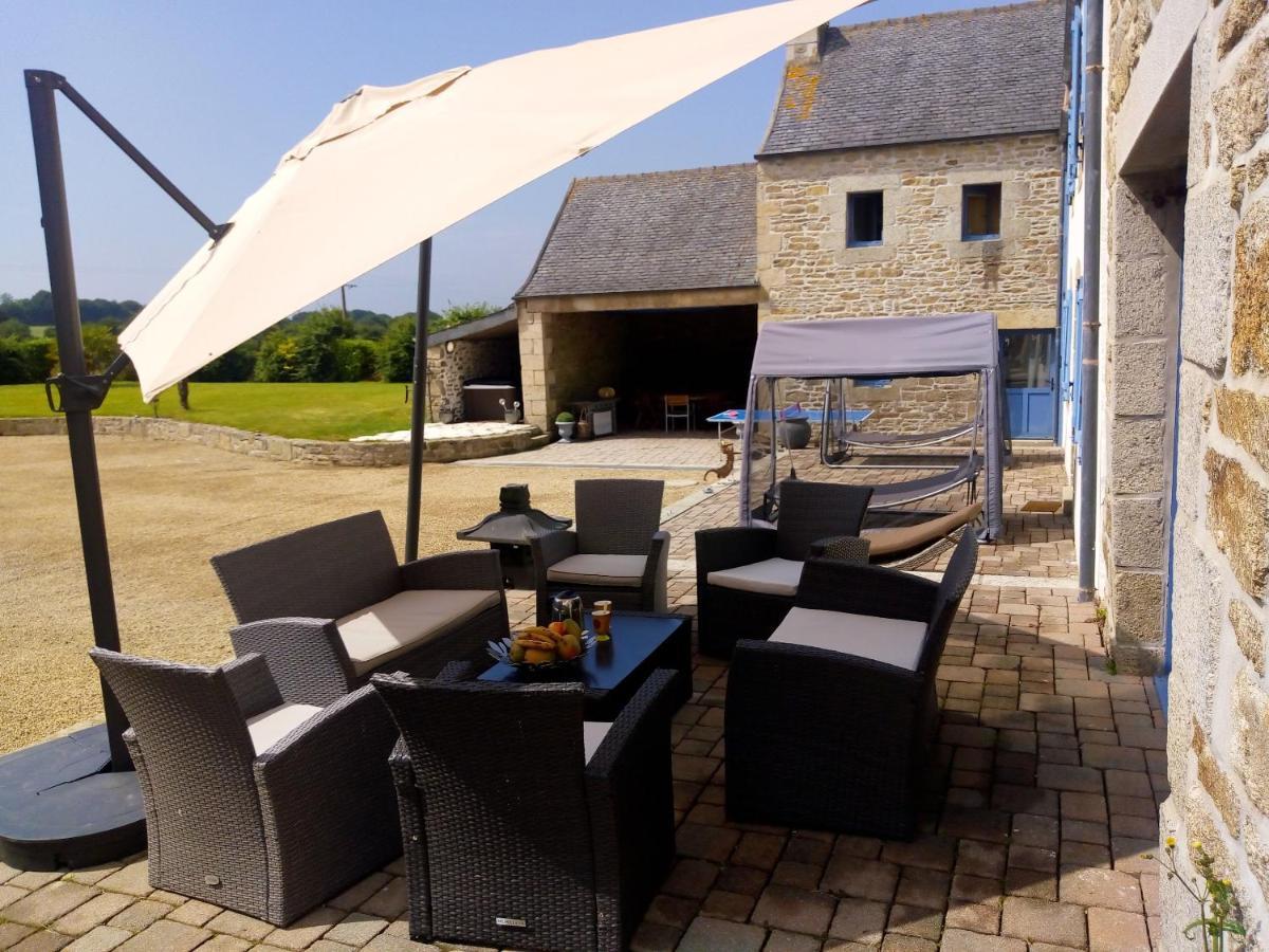 Maison Spacieuse A Plougonven Avec Jacuzzi Et Jardin Luaran gambar
