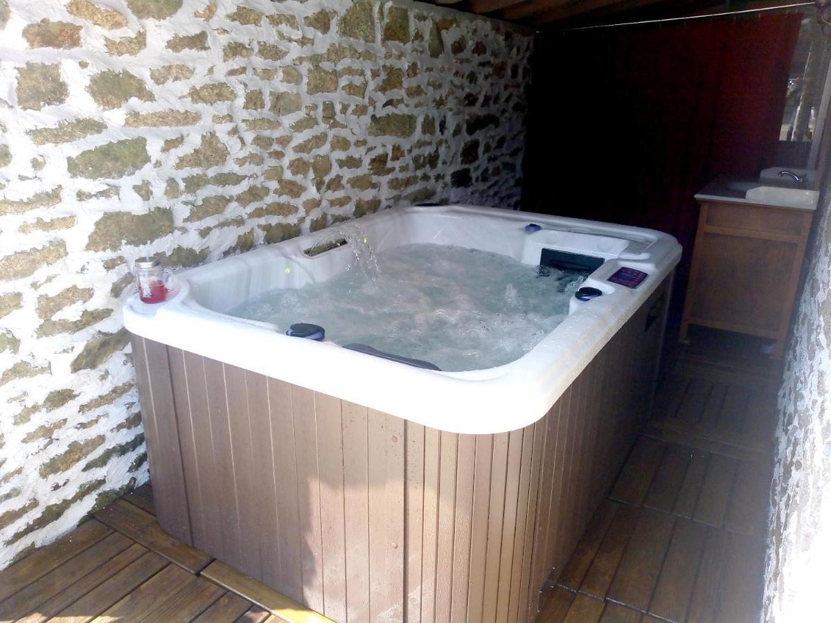 Maison Spacieuse A Plougonven Avec Jacuzzi Et Jardin Luaran gambar