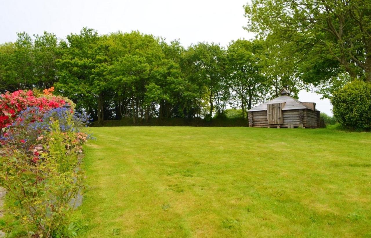 Maison Spacieuse A Plougonven Avec Jacuzzi Et Jardin Luaran gambar