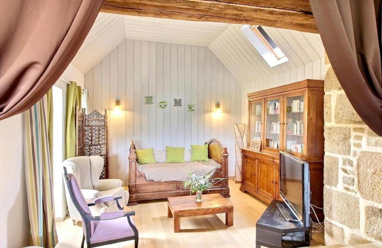 Maison Spacieuse A Plougonven Avec Jacuzzi Et Jardin Luaran gambar